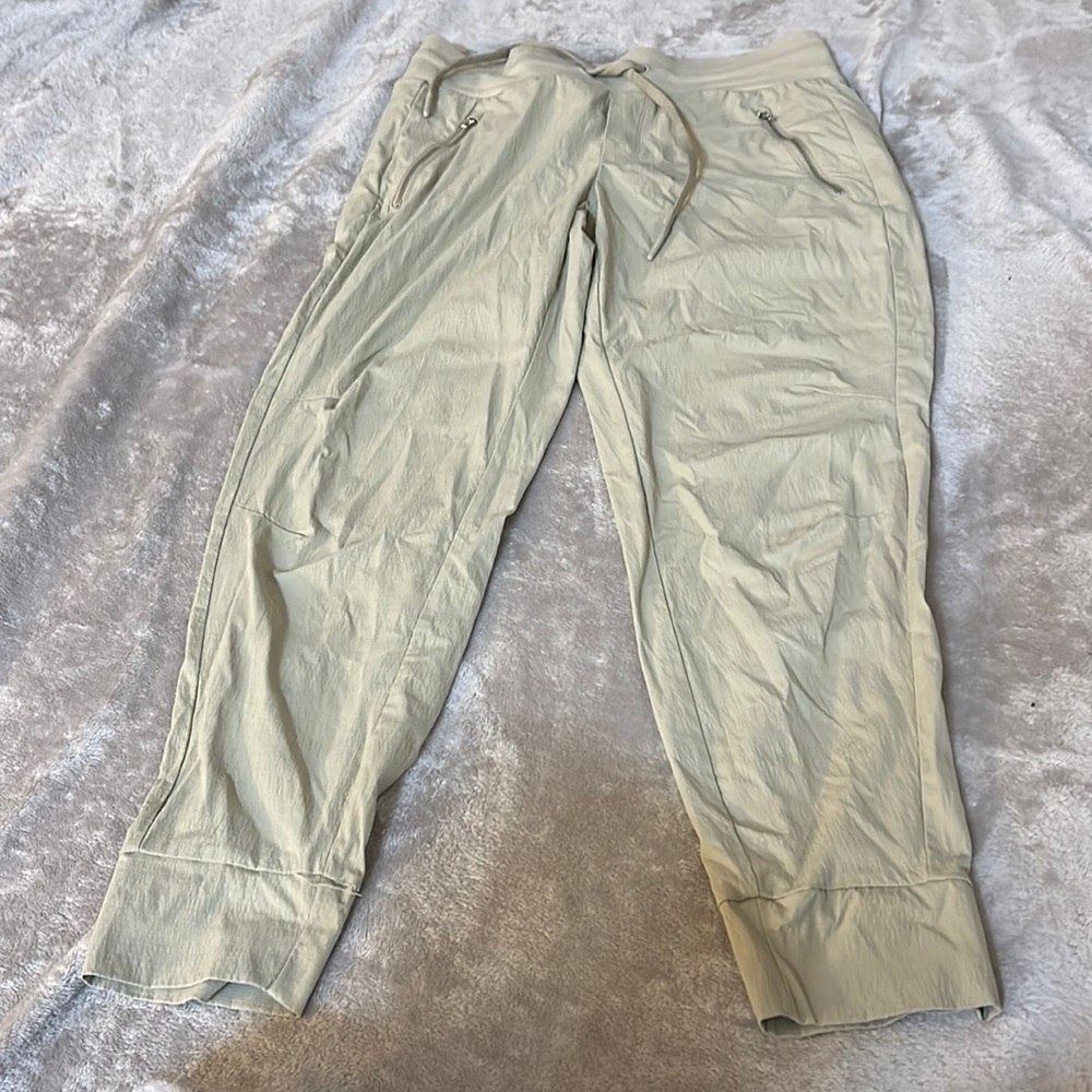 Athleta Trekkie north joggers in khaki/sand color